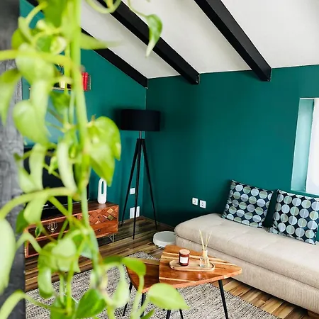 Stylish Attic Apartment *