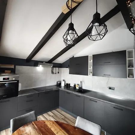 Stylish Attic Apartment *